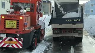 道産子排雪 ロータリー積み込み！