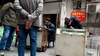 The women in China's red light district - countless men at the bottom of society relax here