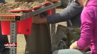 Sandbagging efforts in Brown County