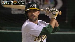 SD@OAK: Fuld delivers pinch-hit, two-run single