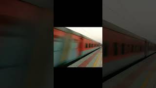 super fast train full speed very very fast speed train in India MUMBAI RAJDHANI Express #shorts