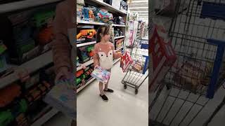 CUTE TWIN GIRLS SHOPS AT SUPER WALMART || SUMMER IN ALASKA #shorts #toyshoppinng #twingirls #walmart