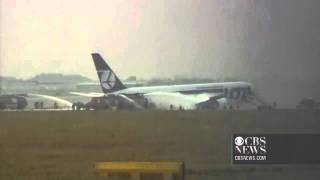 Caught on tape: Plane makes emergency landing