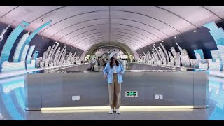 LIVE: French tour guide details beauty of Shanghai metro