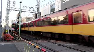 京阪3000系3003F　特急 淀屋橋行き　伏見稲荷駅付近通過　2023年12月22日撮影