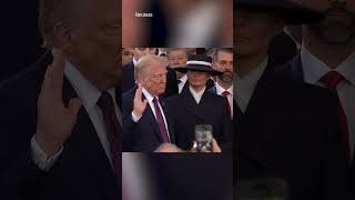 Watch Donald Trump forgetting to put his hand on the Bible #trump  #inauguration