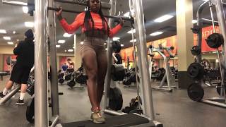 Wide stance v narrow stance squats on smith machine‼️(voiceover tips)