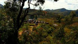 MADAGASCAR - Villages zafimaniry -.wmv