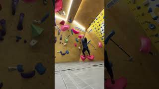 V3-158 When will the Boss fight? When you 'match' the start-hold.#bouldering