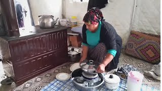 House Without a Kitchen - Living Homeless in a Cold Winter