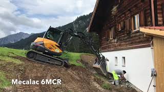 Der Mecalac 6MCR mit Skid-Schaufel beim Hinterfüllen von Geröllstreifen