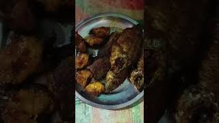 মাগু মাছ আৰু কাৰৈ মাছৰ লগত শাকৰ তৰকাৰী 😛😛