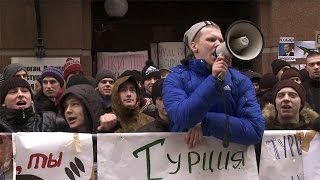 Сторонники Путина громят посольство Турции в Москве