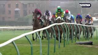 ECLAIR SURF dominates £100,000 Classic Chase at Warwick