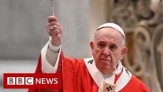 Pope holds Palm Sunday service under lockdown in Vatican City - BBC News