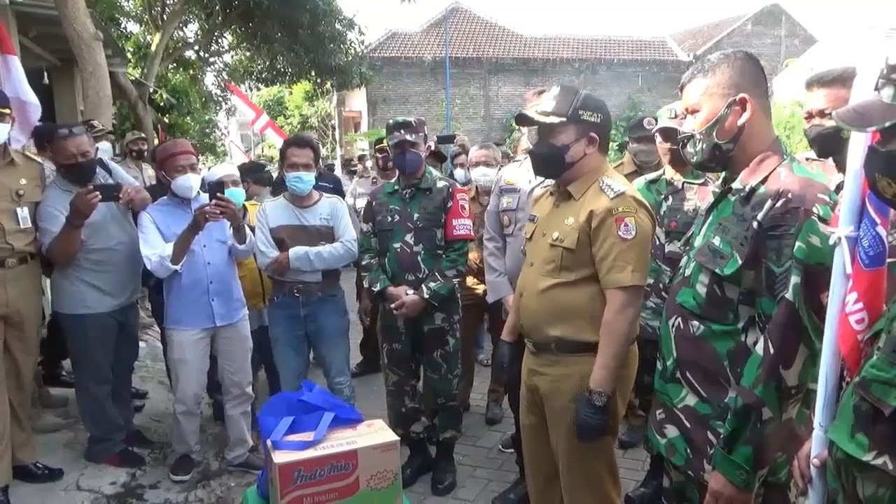 Bupati Jember Tinjau PPKM Berbasis RT RW - YouTube