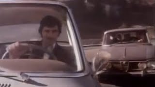 Inseguimento car chase - A Pugni Nudi 1974