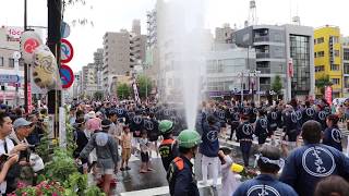 豪快な水ぶっかけ・深川神明宮例大祭