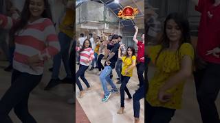 મોજે મોજ રોજે રોજ ❣️| Gujju Famous Garba | Vanbha Zala | #trendingvideo #viral #shorts #viralshorts