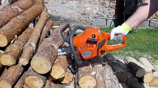 Husqvarna 135 Mark II It cuts wood like butter with one hand