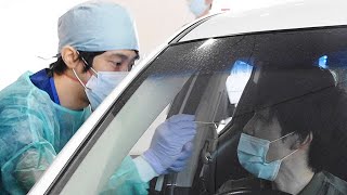 ドライブスルー方式のPCR　山梨大病院で医師らが体験