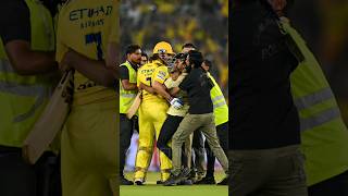 MS DHONI Save Fan From Security Guards who enter in ground 😱 #Msdhoni #viratkohli #msdhonifan