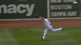 MIN@BOS: Gomes makes a running catch in left field