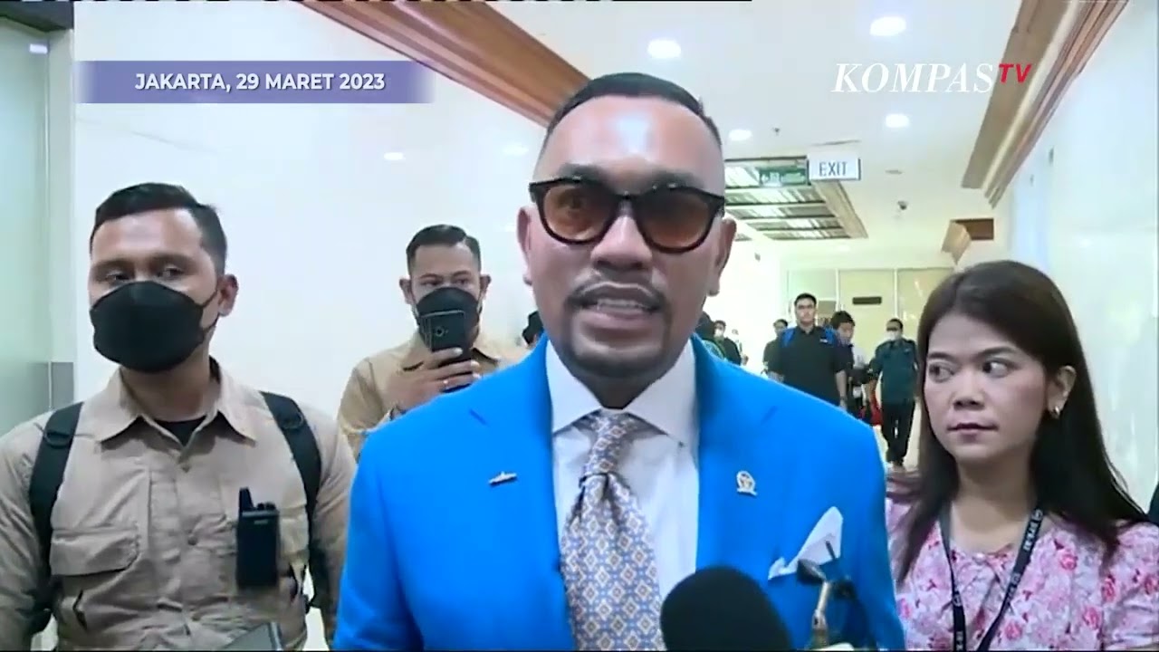 Senyum Mahfud MD Saat Tiba Di DPR Disambut Arsul Sani Siap Terbuka Soal ...