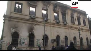 Remaining protesters on barricades, security forces