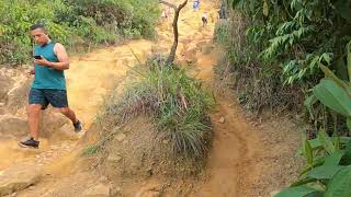 Subir y bajar las Tres cruces en Cali, deporte de bajo impacto y naturaleza