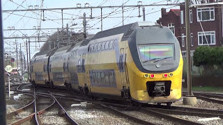 Diverse treinen op station Dordrecht