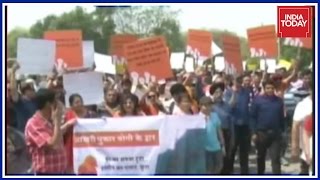 Home Buyers Protest Against Jaypee Builders Outside SSP Office In Noida