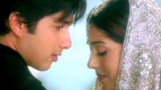 Shahid Kapoor & Amrita Rao Love Scene - Parinayam - Telugu Scene