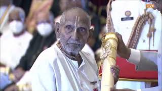 Swami Sivananda,125-year-old yoga guru received The Padma Shri Award from President Ram Nath Kovind