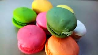 ขนมมาการอง (Macaron) ขนมที่มีต้นกำเนิดจากประเทศฝรั่งเศส เสน่ห์อยู่ที่สีสันสวยสดใส มีรสชาติอร่อยลงตัว