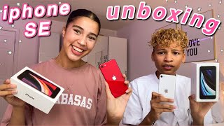 UNBOXING THE NEW IPHONE SE 2020 | Whats on my Iphone!!