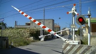 Spoorwegovergang Conversano (I) // Railroad crossing // Passaggio a livello