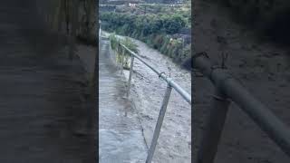 El agua de la lluvia corre por el Barranco de las Angustias