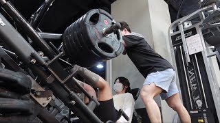 240kg 레그프레스 드는 여자