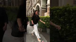 Anushka Sharma Spotted At Gateway Of India #virushka