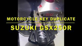 【合鍵専門店】SUZUKI “GSX250R”のスペアキーを自動鍵複製キーマシンで作製♪(使用ブランクキー：USA ILCO SUZ16)