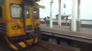 303次自強號林邊站通過(交會3518次區間車(1組DR3000行駛))