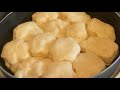 milk bread in fry pan የወተት ዳቦ በፍጥነት የሚደርስ በመጥበሻ breaking bread