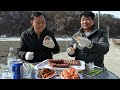 육즙이 꽈악 찬 기름통에 구운 바베큐에 소주 한 잔 했습니다^^ bbq and chicken