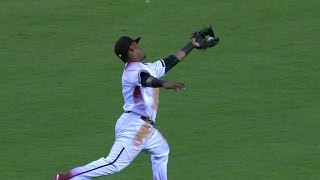 LAD@ARI: Segura makes the over-the-shoulder catch