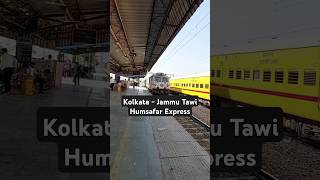 (Kolkata -  Jammu Tawi)// Humsafar Express high speed crossing at 130 kmph #tranding #shorts #viral