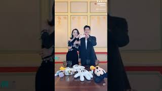 [Yang Yang Dilireba CP]不如跳舞，谈恋爱不如跳舞。荣耀夫妇在直播里跳起陷入星河舞，这可爱的舞姿真的有点东西。跟着于途和乔晶晶动起来，说不定下一个收获神仙爱情的人就是你！