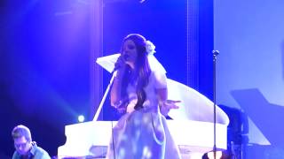 Lana Del Rey - "National Anthem" Live at Splendour in the Grass 2012