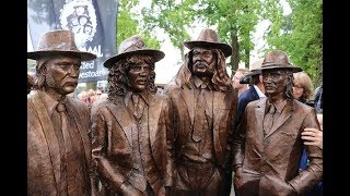 Normaal vereeuwigd in groot bronzen beeld in Hummelo