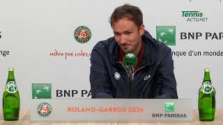 Tennis - Roland-Garros 2024 - Daniil Medvedev : "Playing French in Roland Garros is not easy..."